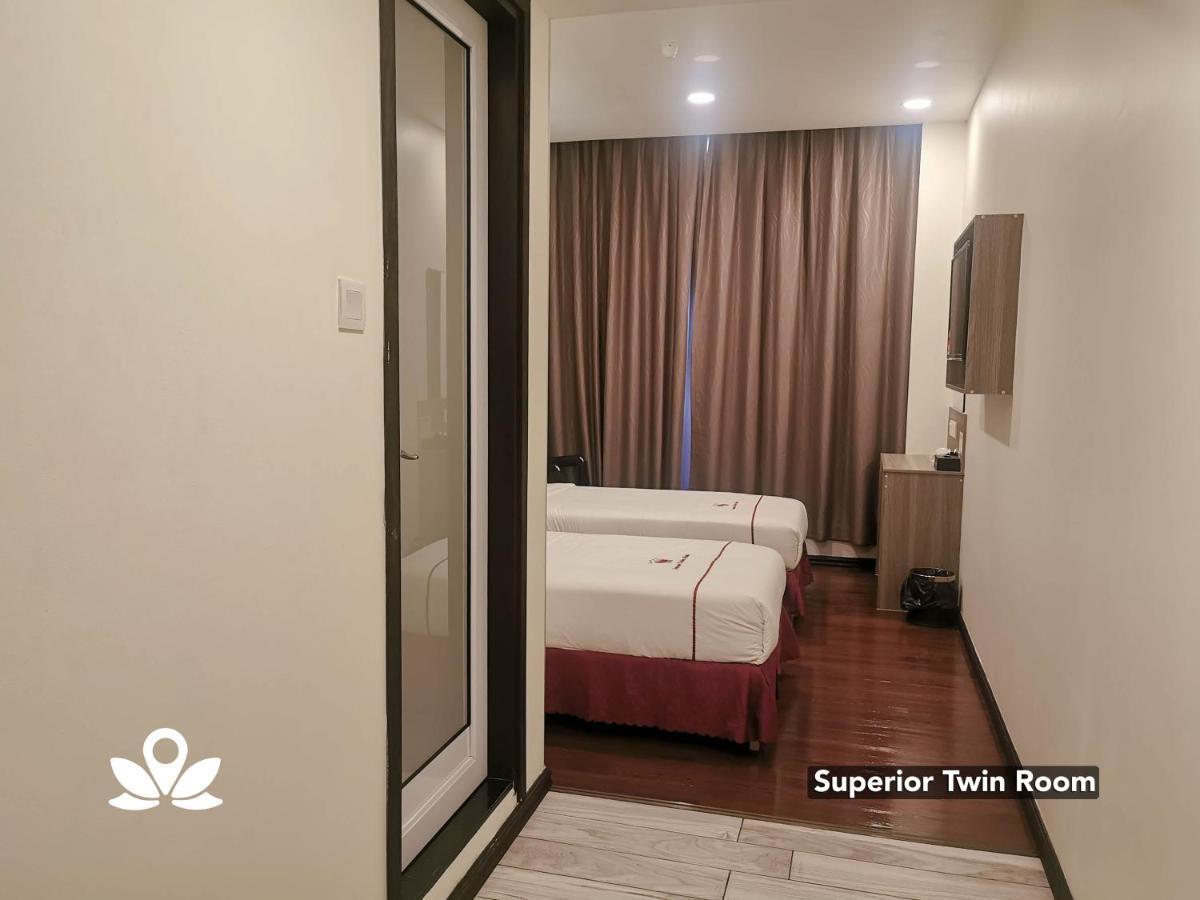 Zen Rooms Ambassador Residence Bintulu Esterno foto