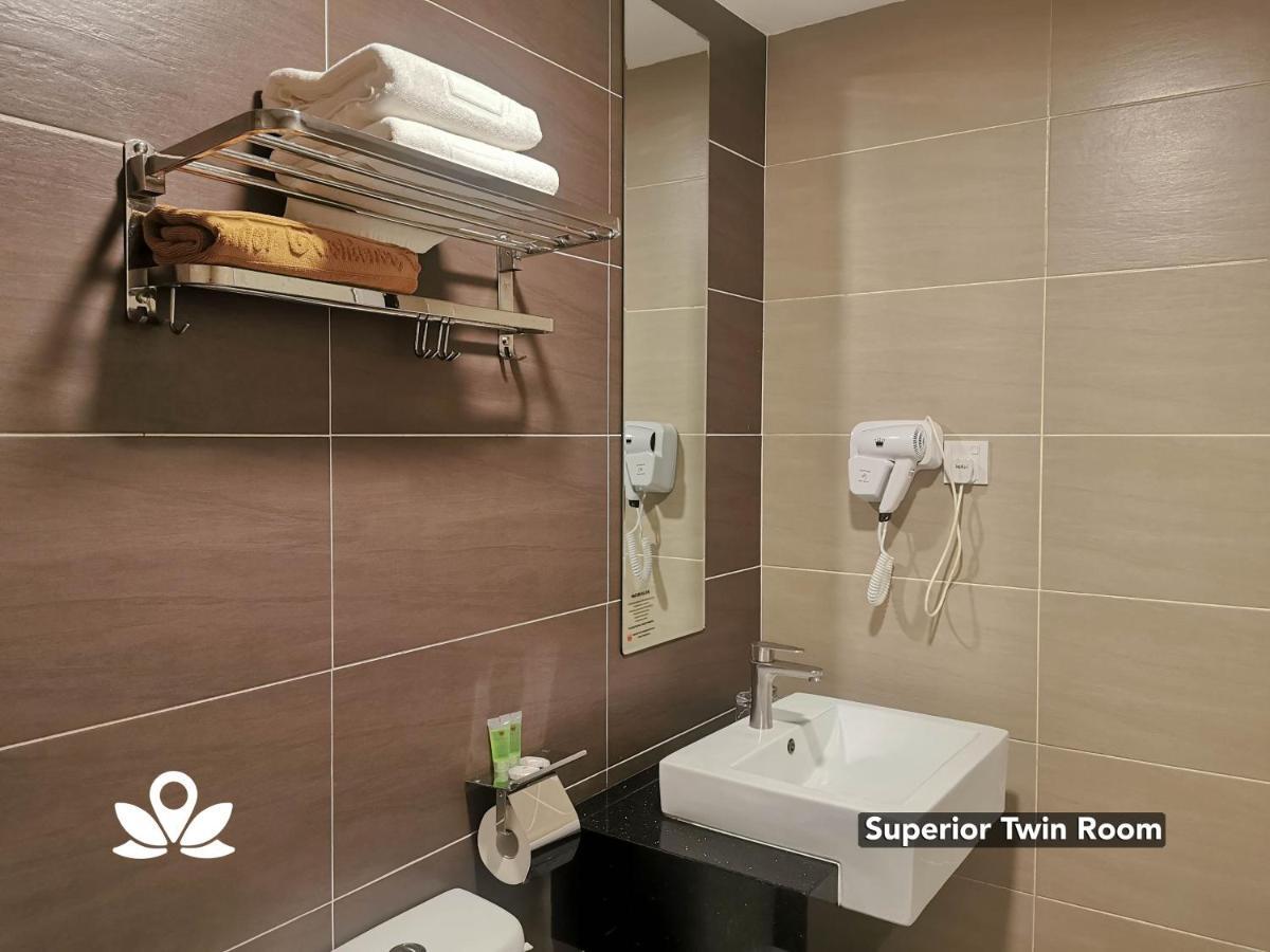 Zen Rooms Ambassador Residence Bintulu Esterno foto
